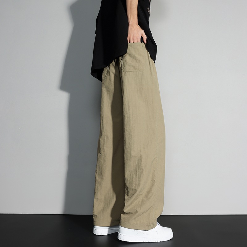 シンプルファッション 薄手素材のストレートワイドパンツ
