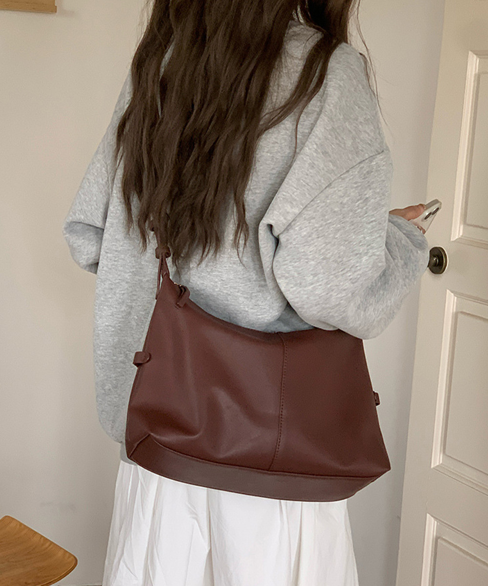 シンプルファッション 合成皮革ショルダーバッグ 斜めがけ対応 大人カジュアル