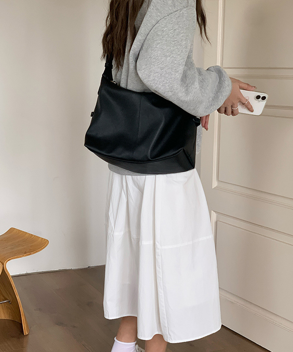 シンプルファッション 合成皮革ショルダーバッグ 斜めがけ対応 大人カジュアル