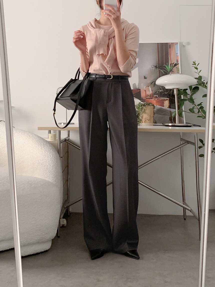 シンプルファッション ハイウエストストレートパンツ着痩せ効果