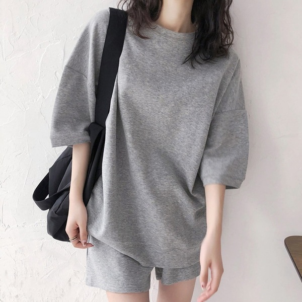 シンプルファッション ゆったりシルエット半袖セットアップ