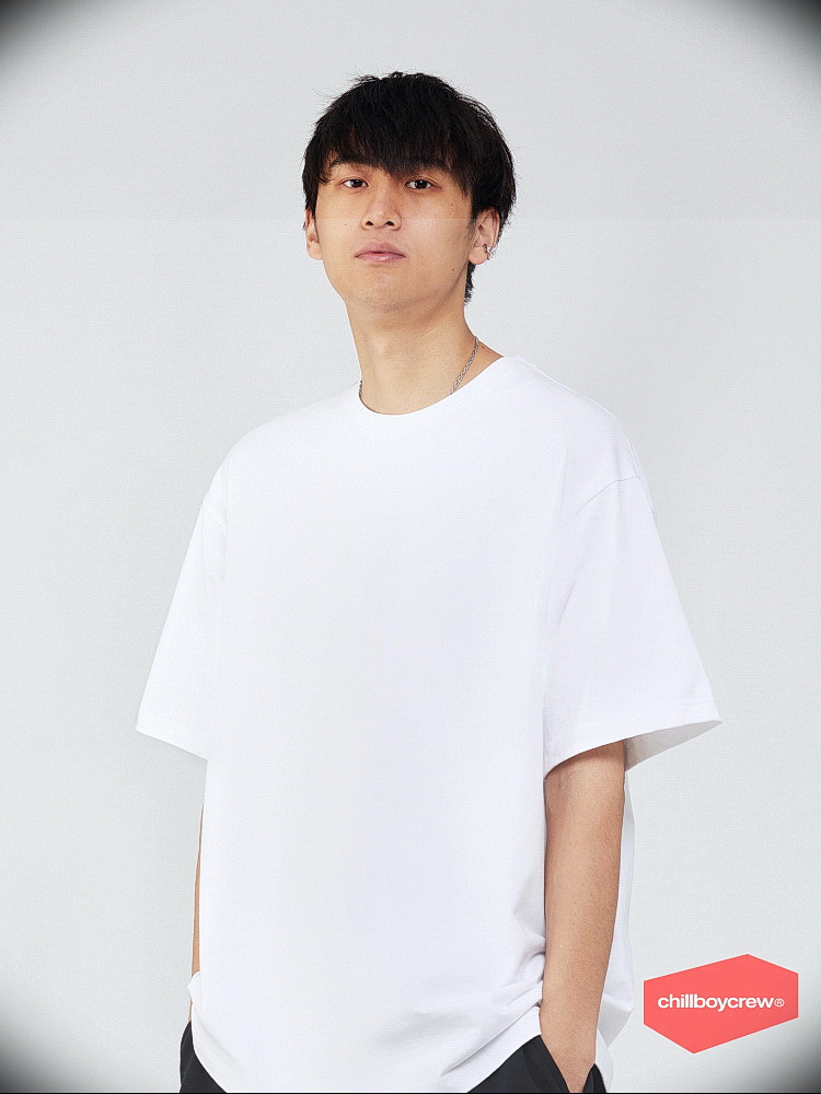 ゆとりシルエット 軽やか無地Tシャツ シンプルファッション