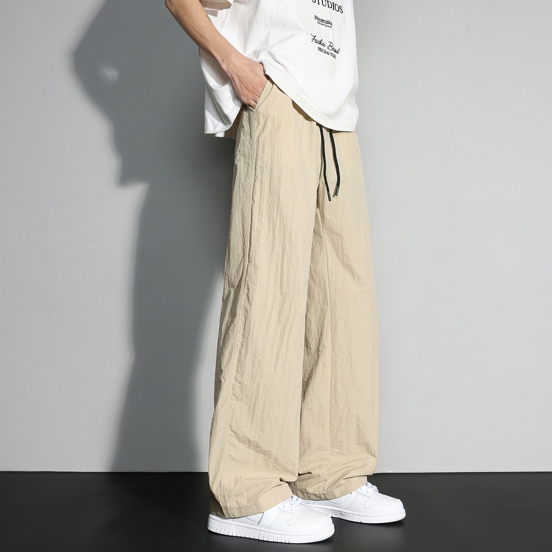 シンプルファッション 薄手素材のストレートワイドパンツ