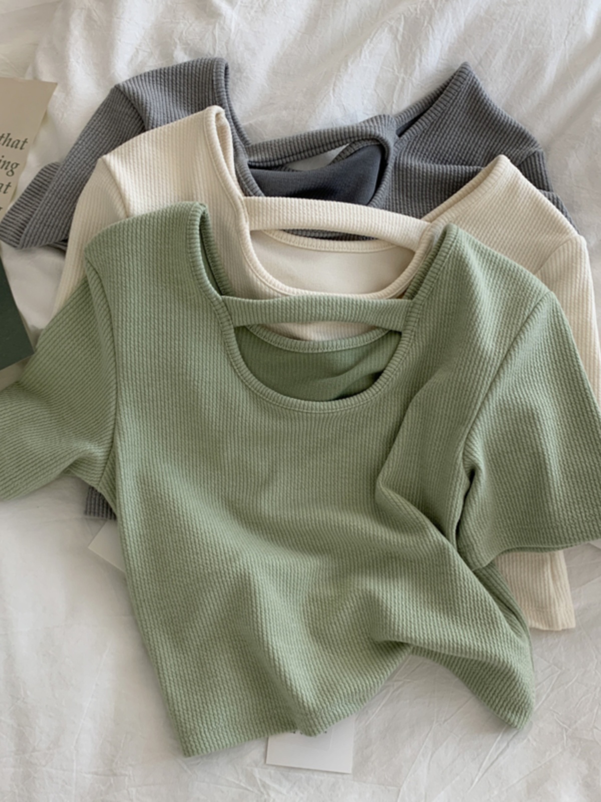 シンプルファッション バックオープンTシャツ＆ショートパンツセット