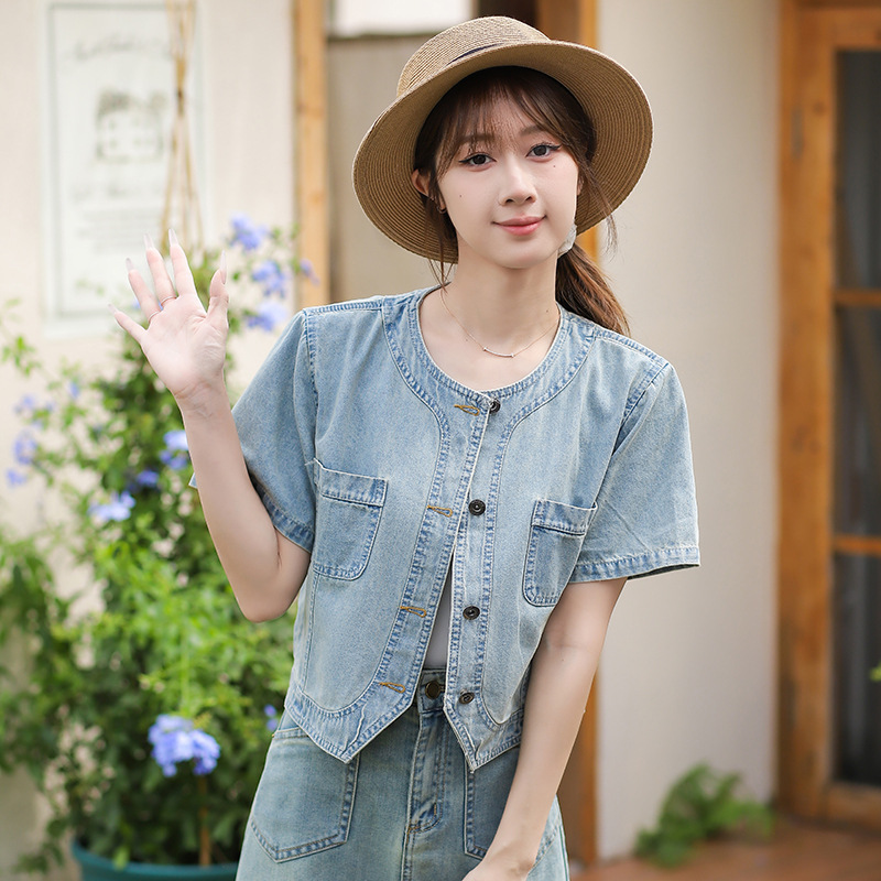 https://fulmo-img-server.com/jacketblue/0bfd1a1f-77ef-4c4f-a37d-e335d0c13a1f.jpg
