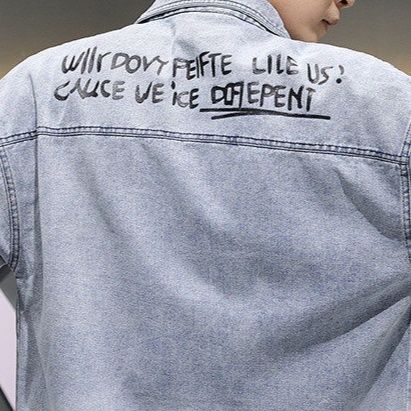 デニムジャケットメンズ バックプリント刺繍入り落書き風シャツ型デニムジャケット