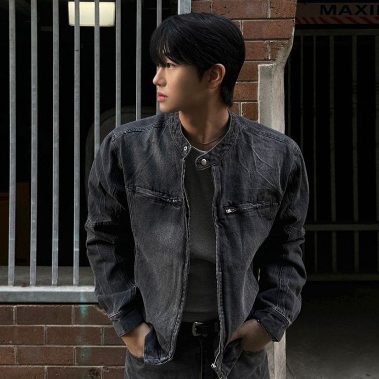  襟元すっきりジップアップショート丈デニムジャケット