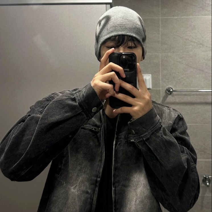  襟元すっきりジップアップショート丈デニムジャケット