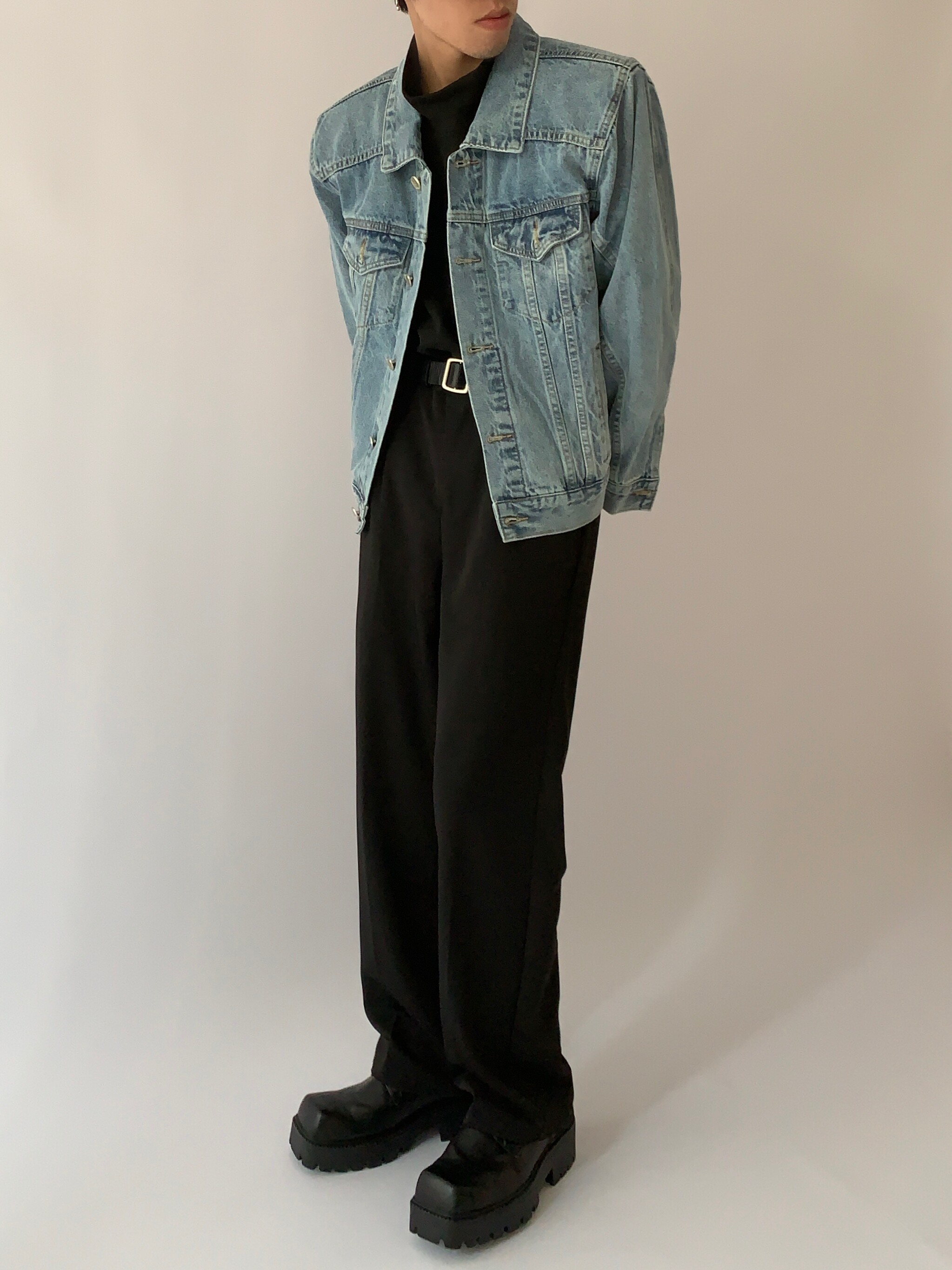 https://fulmo-img-server.com/jacketblue/39f43a46-fd05-4f7b-8306-e0814fb9bd4d.jpg