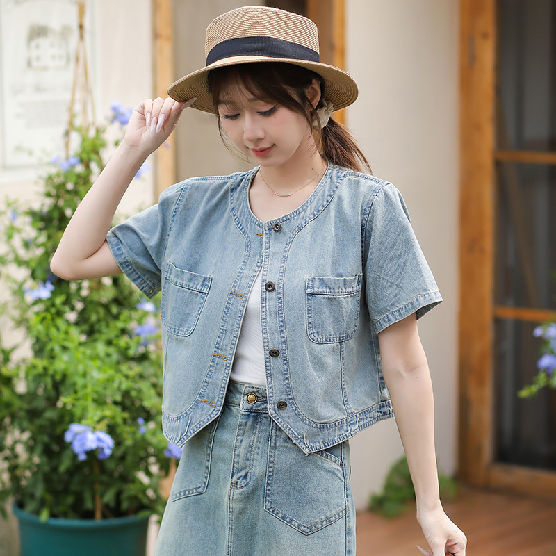 https://fulmo-img-server.com/jacketblue/70b3c16f-74af-431d-9a65-e1c93e12ce5b.jpg