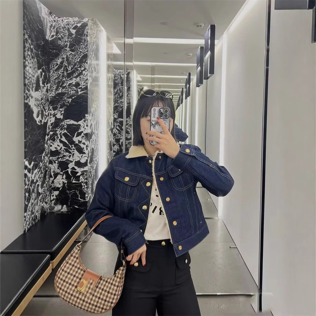 https://fulmo-img-server.com/jacketblue/902727cc-3a4a-482e-b00a-3ba260a641ad.jpg