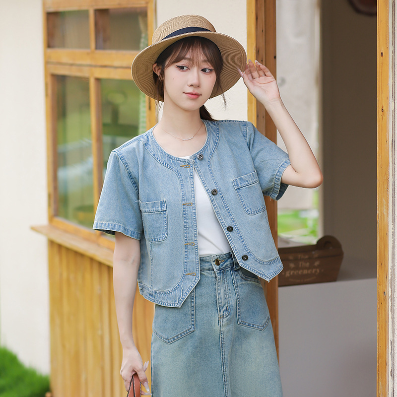 https://fulmo-img-server.com/jacketblue/a30f534c-6c17-4e37-87cc-799132463f34.jpg