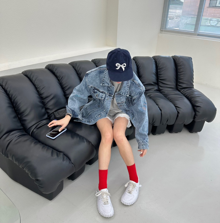 https://fulmo-img-server.com/jacketblue/c8a0f757-f6e5-4f6a-8b4a-0e142acc0e3a.jpg