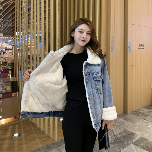 https://fulmo-img-server.com/jacketblue/e5a1697a-3c69-4d8f-b8e6-1712c07bf70b.jpg
