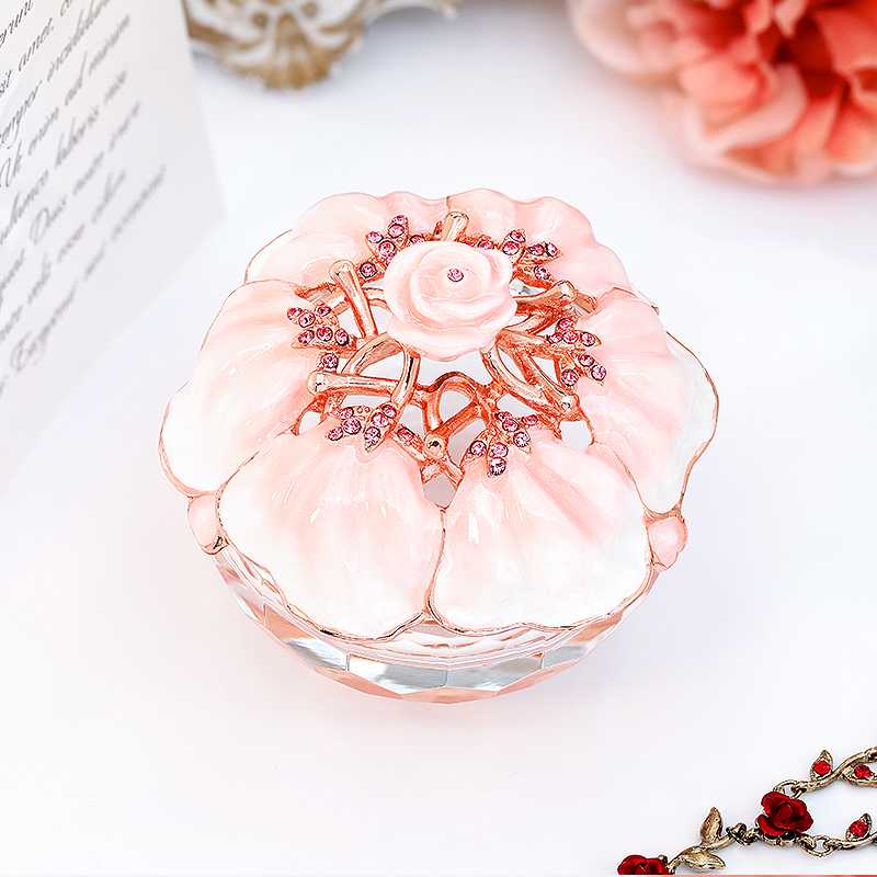 優美な薔薇が彩るジュエリーボックス5選