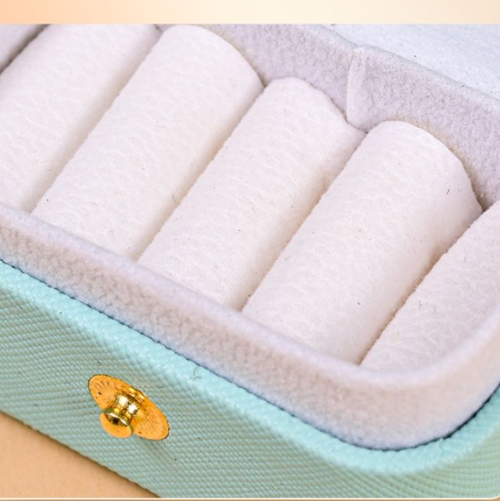 ジュエリーボックス 上質なレザー製コンパクトジュエリーボックス