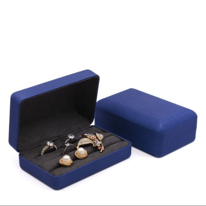 ジュエリーボックス 高級感溢れる携帯用レザージュエリー収納ケース