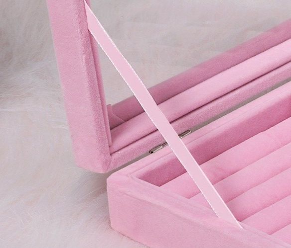 https://fulmo-img-server.com/jewelcoll/1780291825384_qq7kh5st_xfvaco0g.jpeg