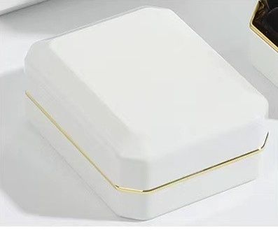 https://fulmo-img-server.com/jewelcoll/1780362438016_onar3grm_zet53t2g.jpeg