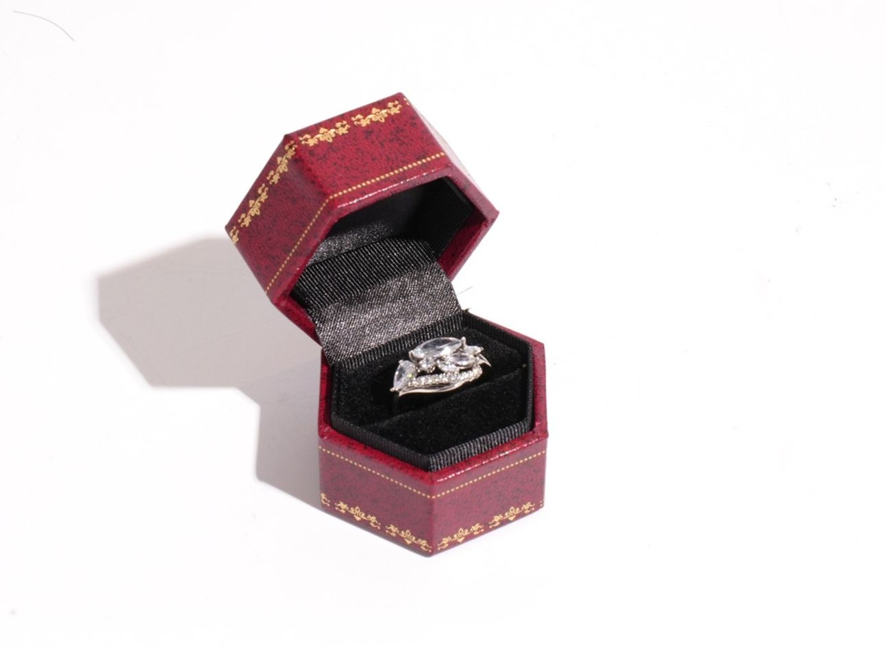ジュエリーボックス 六角形アクリル製リングジュエリーボックス