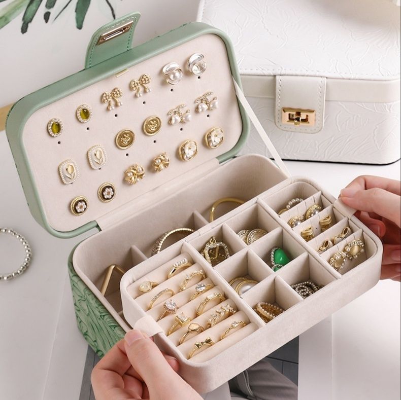 https://fulmo-img-server.com/jewelcoll/1791432113261_04putt4k_zciozy0j.jpeg