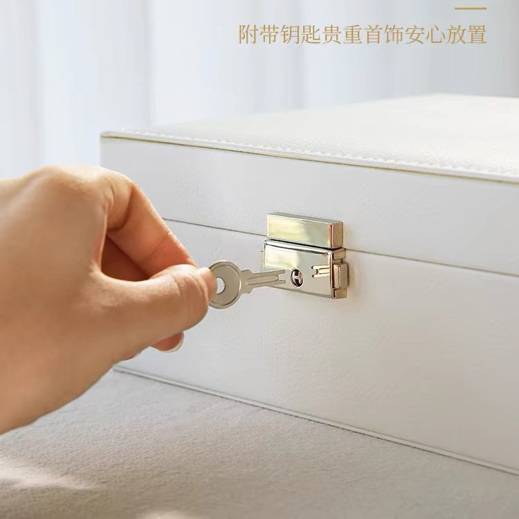 https://fulmo-img-server.com/jewelcoll/1d380e8a-9c60-4e06-822a-6bc40d90e85f.jpg