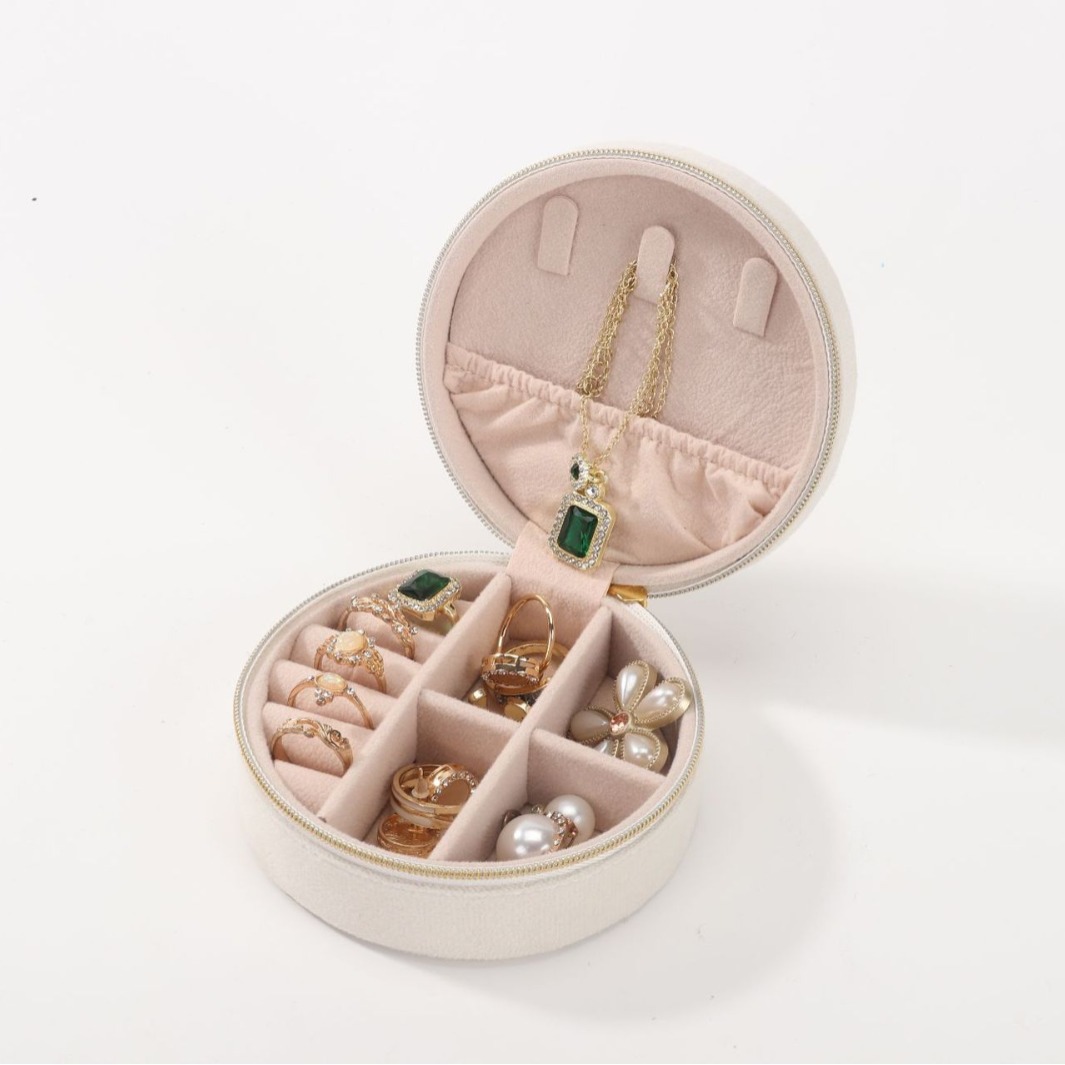 https://fulmo-img-server.com/jewelcoll/c28d1181-6860-42e0-a061-53f4f1e09a8f.jpg
