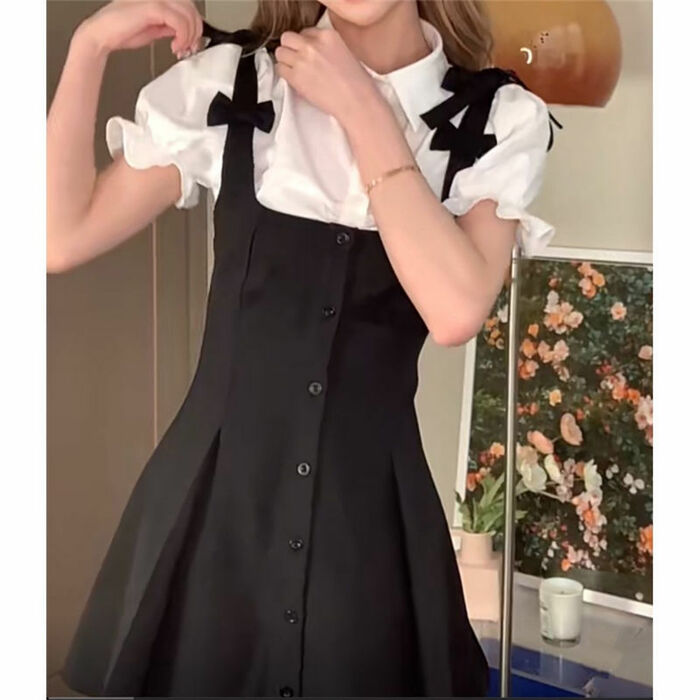 地雷系ファッション ホワイトシャツ&ブラックミニワンピース