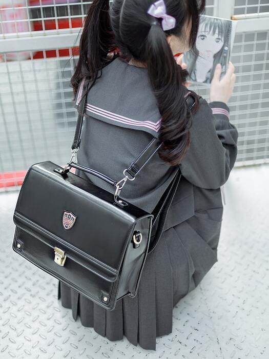 地雷系ファッション ボックスブラックリュック