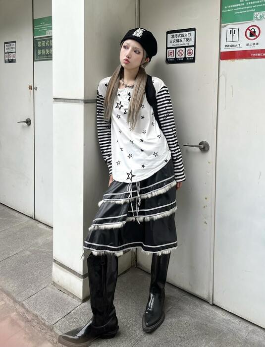 地雷系ファッション　星柄ゆるシルエットロングTシャツ