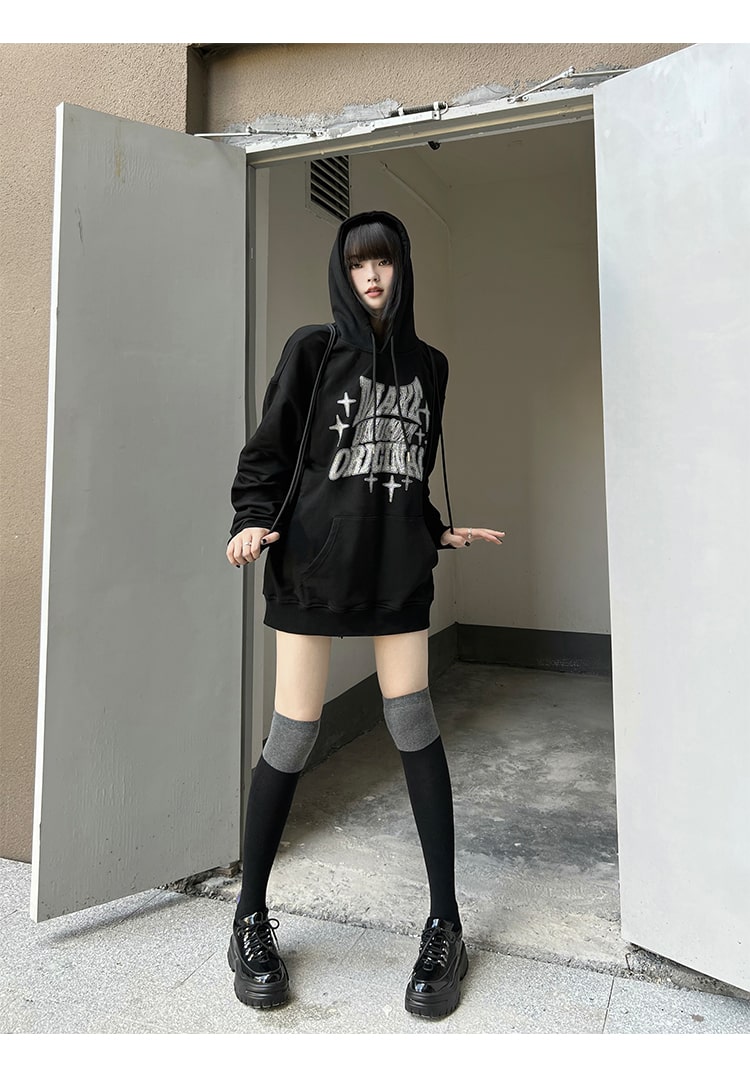 フロントロゴ入りゆるシルエットパーカー