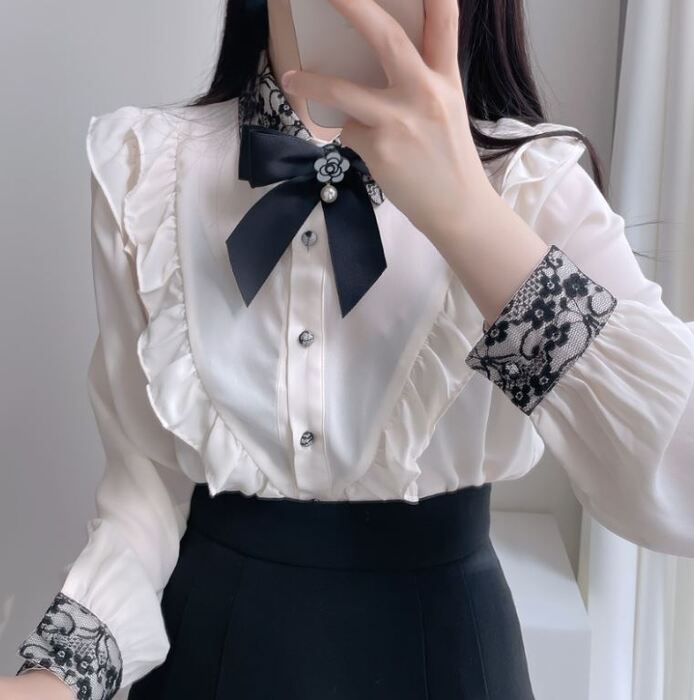 お嬢様風！レースたっぷり地雷系ブラウス