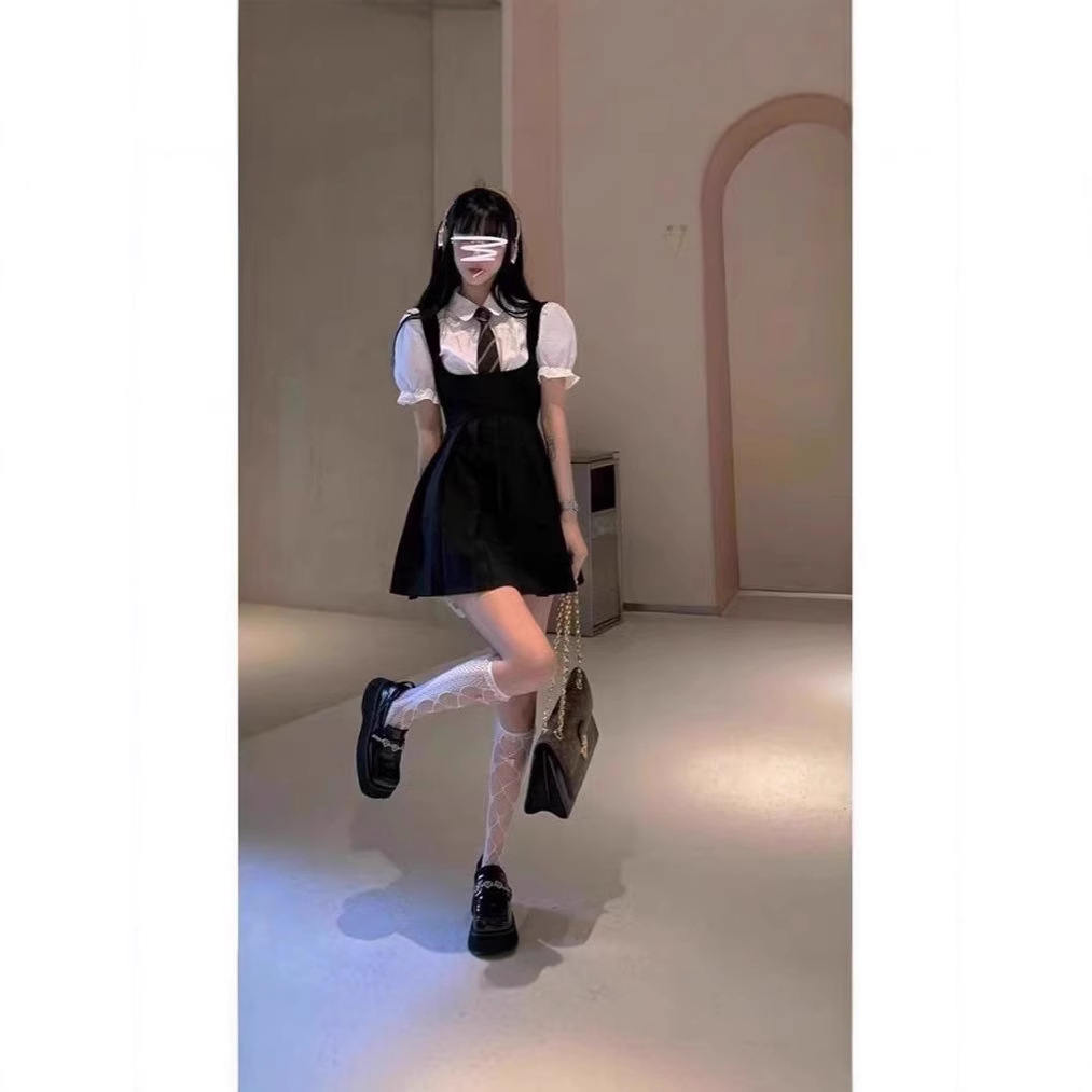 地雷系 ネクタイ付きサスペンダー風プリーツワンピース