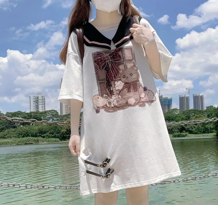 地雷系ファッション　セーラー服風ロングTシャツ