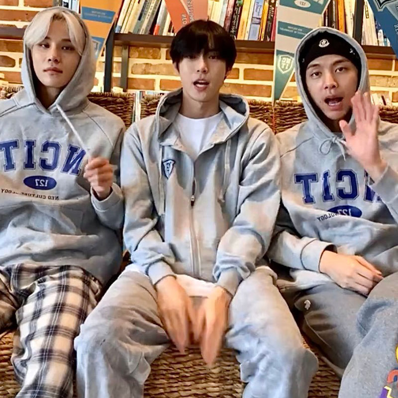 メンズカジュアルファッション カレッジ風ロゴプリント裏起毛プルオーバーパーカー