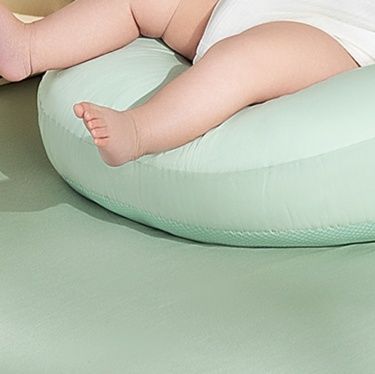 授乳クッション 人間工学設計15度傾斜硬め授乳クッション