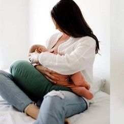 授乳クッション しっかり支える三日月型多機能授乳補助クッション