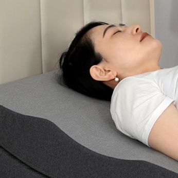 授乳クッション 産後回復支援三角形硬質授乳枕