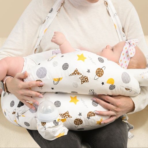 授乳ママの腕をやさしく支える授乳クッション