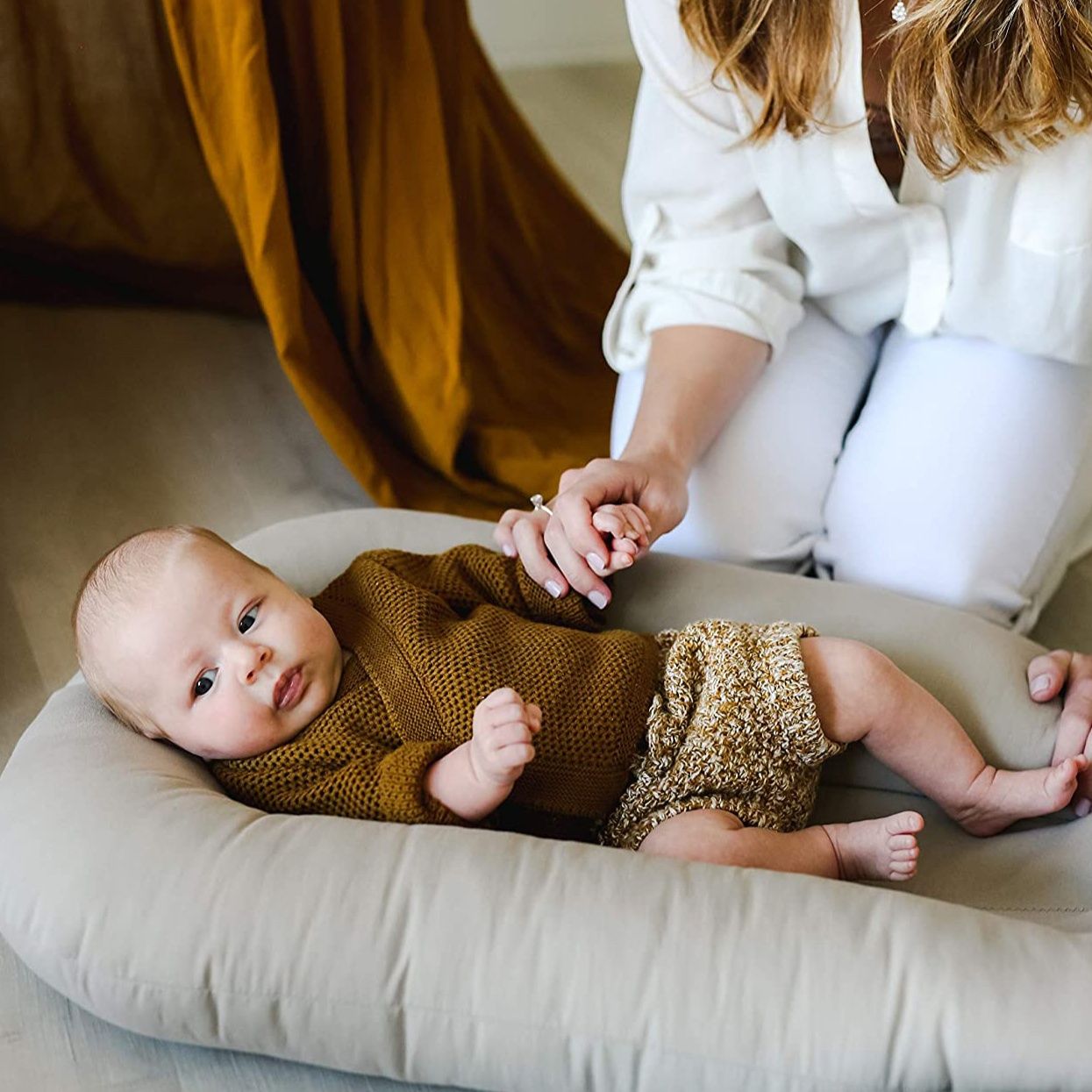 授乳クッション しっかり支える硬めの三日月型授乳クッション