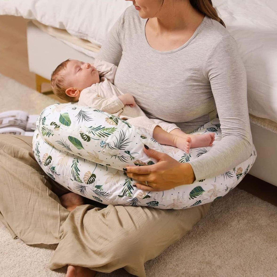 授乳クッション しっかり支える硬め三日月型授乳補助枕