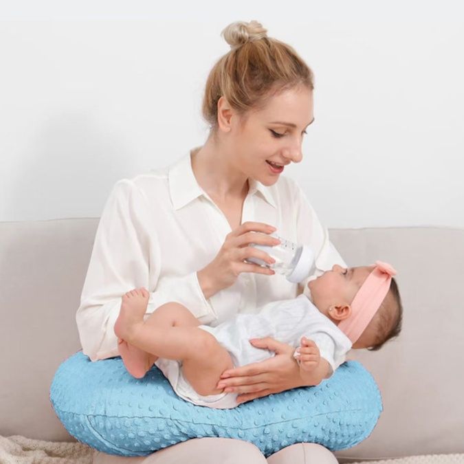授乳クッション やわらか粒々生地のビーズ入り三日月型授乳枕