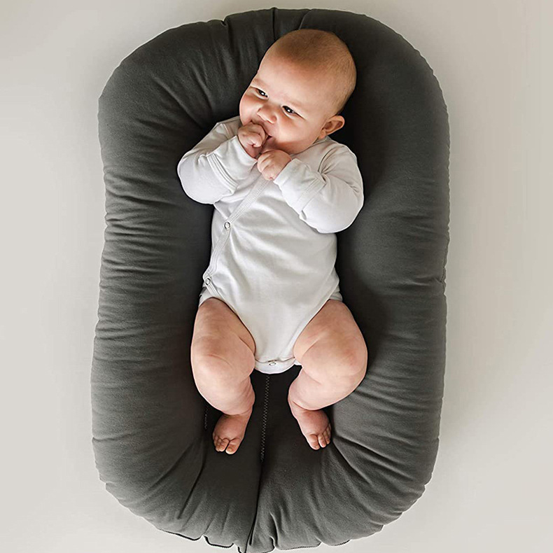 授乳クッション しっかり支える硬めの三日月型授乳クッション