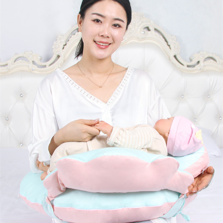 赤ちゃんの吐き戻し対策ができる授乳クッション5選