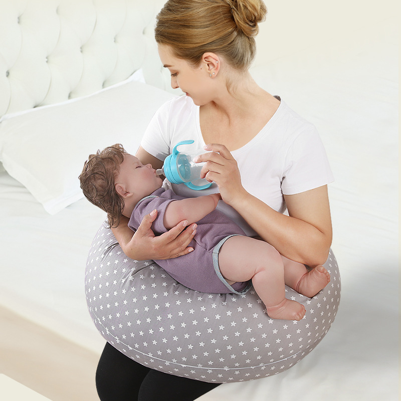 マタニティ抱き枕兼授乳クッションおすすめ5選！妊娠中の横向き寝をサポートし、産後は授乳時の赤ちゃんの高さを安定させて長く使える