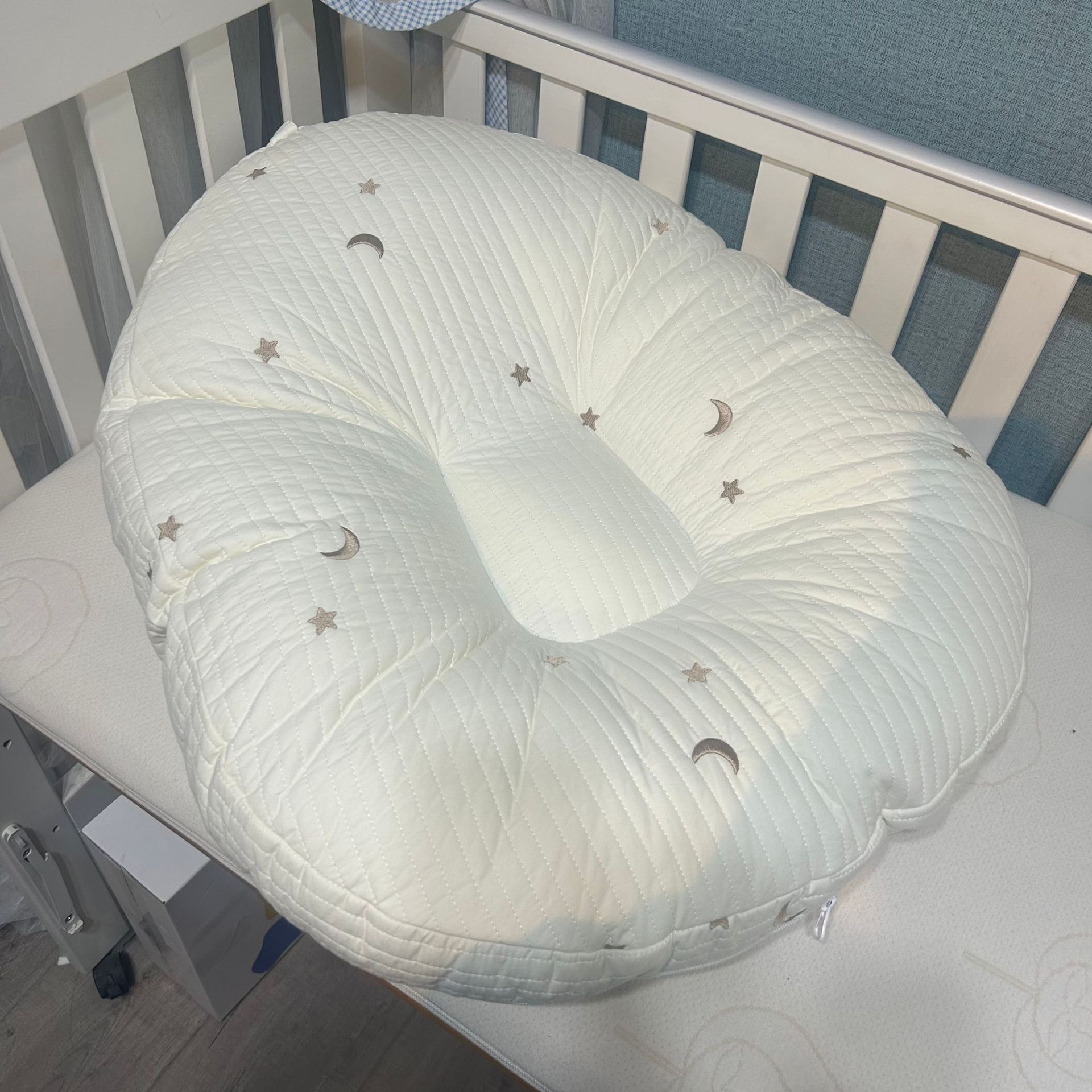 https://fulmo-img-server.com/junyu-cushion-lab/b655b1d5-e12e-4bc8-afdb-a8b307fe40d4.jpg