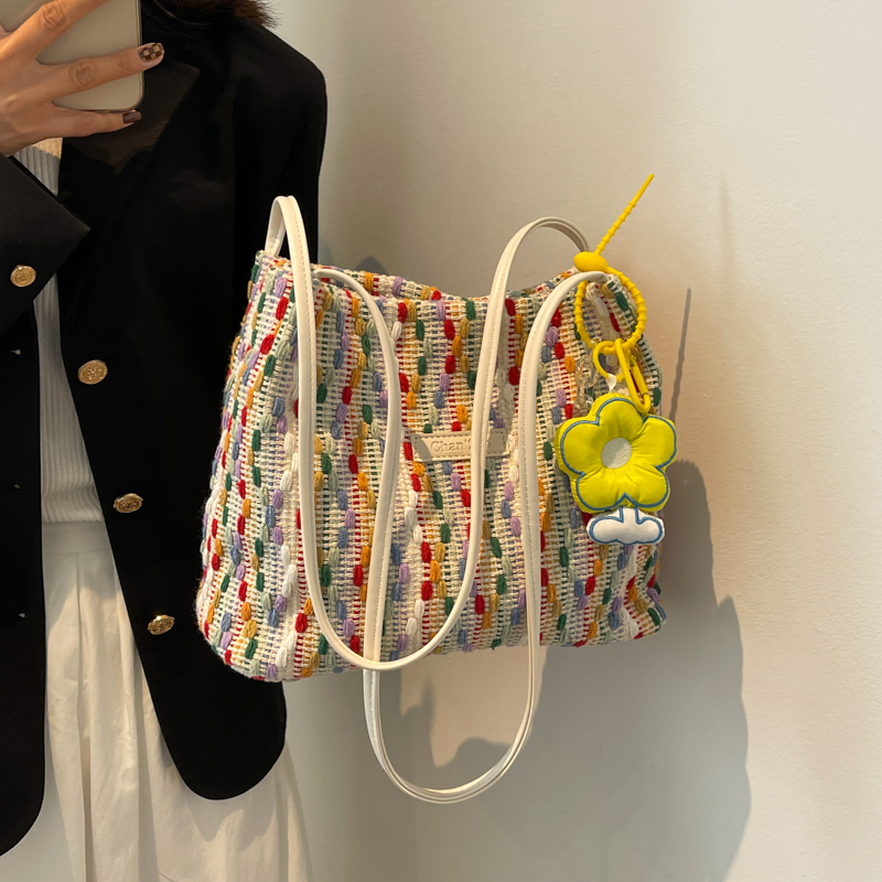 カゴバッグ 花飾り付き編み込みカゴバッグショルダー