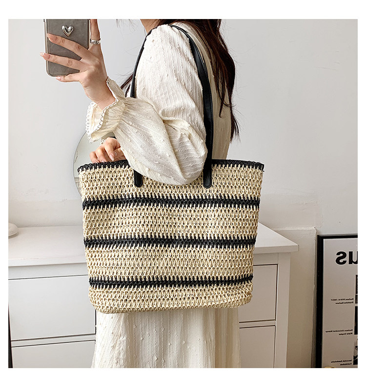 カゴバッグ ボーダー編み込みの大容量トート型かごバッグ