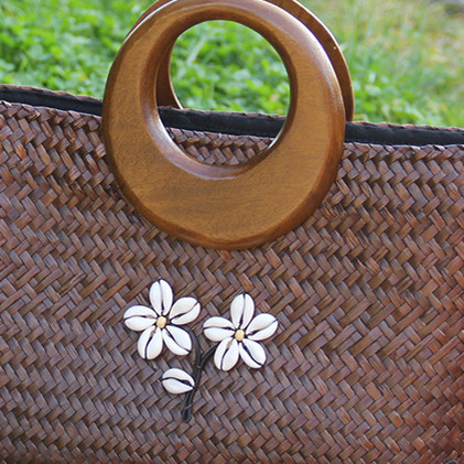 カゴバッグ 花モチーフ刺繍入り木製丸型持ち手カゴバッグ