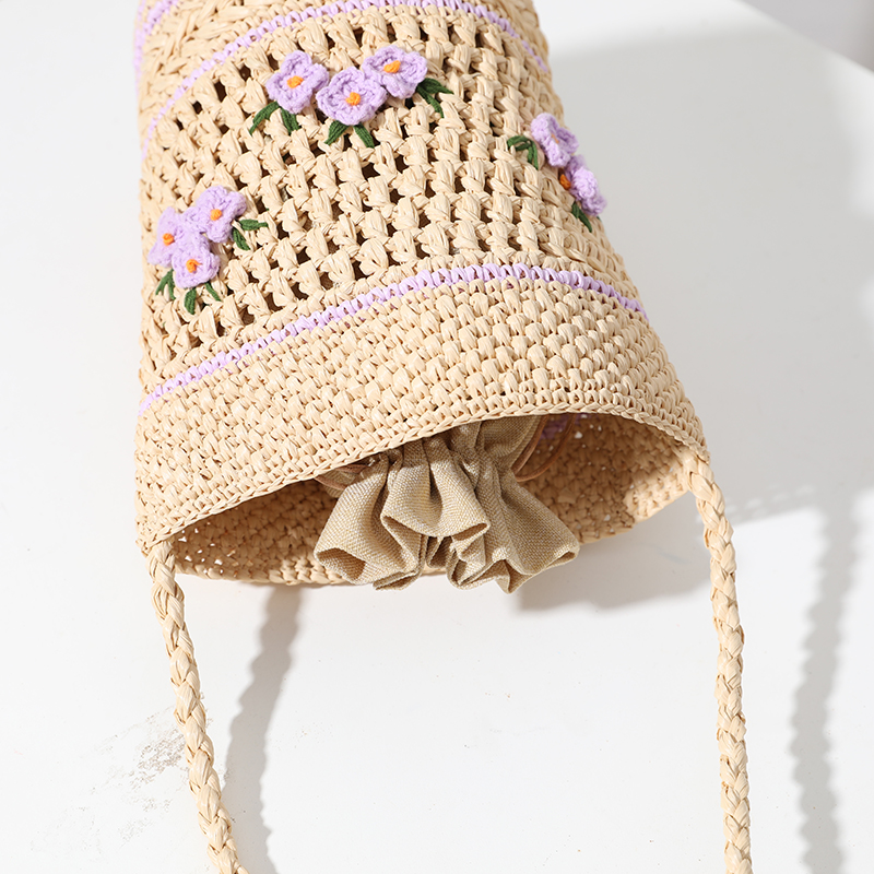 カゴバッグ 花柄刺繍入り円筒型編み込みカゴバッグ